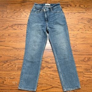 Abercrombie & Fitch - 90’s Straight Ultra High Rise - 27S CURVE LOVE